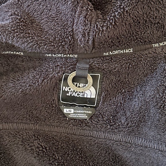 Fluffy Fleece NorthFace hoodie — BUSTED ZIPPER - Picture 3 of 6